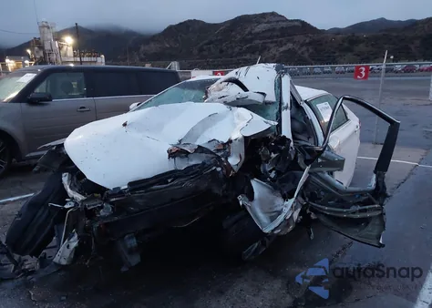 2016 Toyota Camry Xle V6 z USA, uszkodzony, nr VIN 4T1BK1FK6GU576241